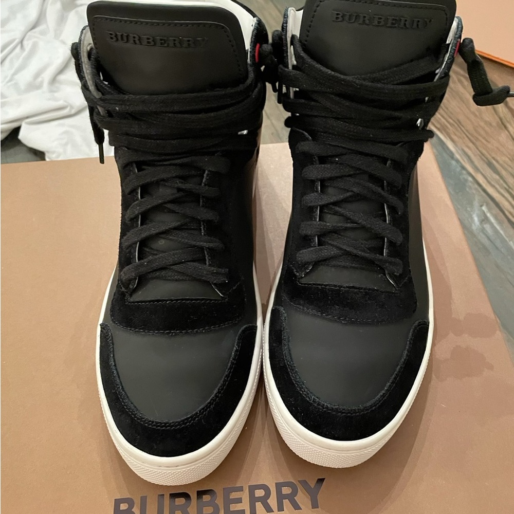 Burberry Black High-Top Sneakers with Minimalist Design